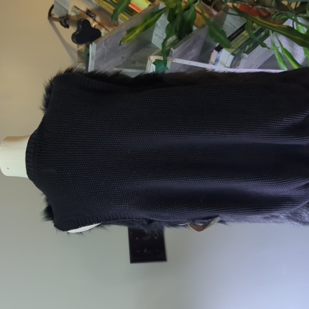 SEBBY Collection Black Faux Fur Sweater Vest Size L NWT - Picture 2 of 6